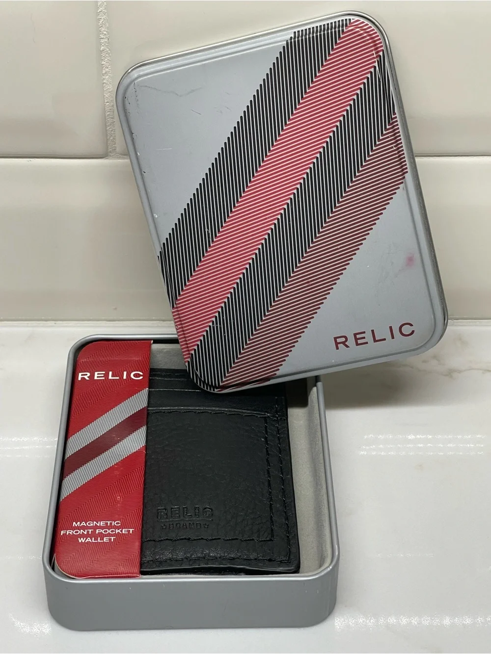Relic Magnetic Front Pocket Wallet, Black Solid Logo Accent, Mens